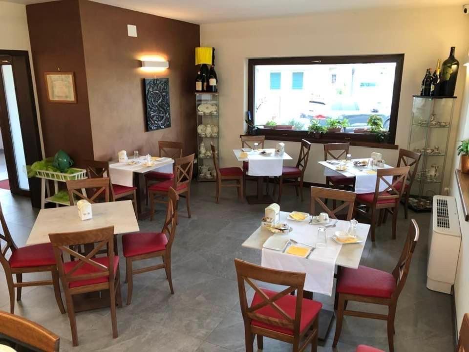 Locanda Rossa Hotel Romans di Varmo Exterior photo